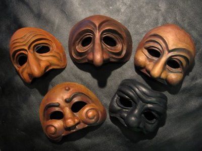 O jogo da máscara teatral :: EPA